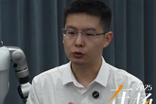 人民日报专访宇树科技创始人王兴兴，问